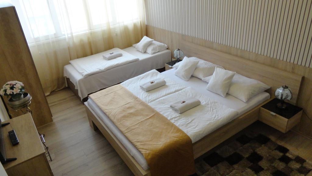 Hotel Centrum סגד מראה חיצוני תמונה