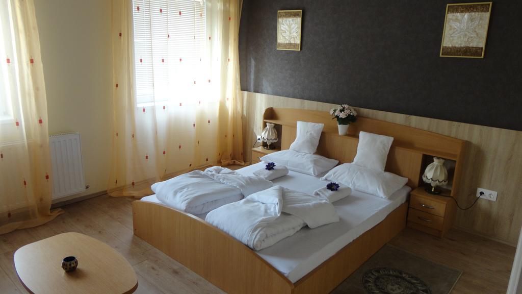 Hotel Centrum סגד מראה חיצוני תמונה