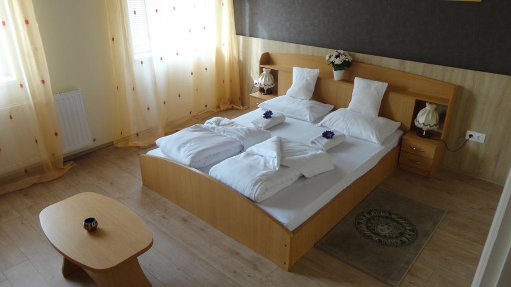 Hotel Centrum סגד מראה חיצוני תמונה